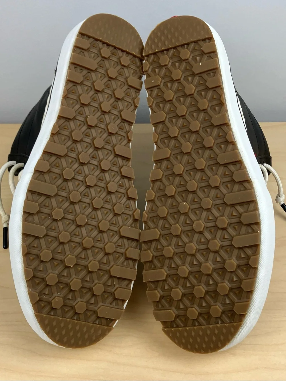 Vans Men’s Size 9.5 Standard Mid Snow MTE Black & White Waterproof Sneaker Boots